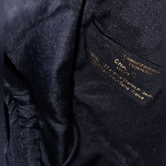 Authentic Chanel Holiday 2023 cosmetic make up bag blue gold New with Box - Picture 4 of 4